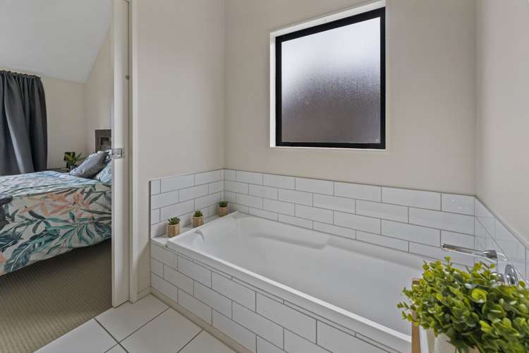 8 Rochdale Way Stoke_11