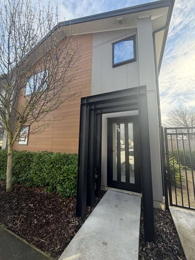 Modern Unit in Sydenham – Prime Location!