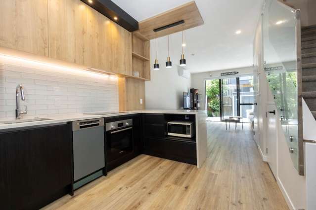 2/108 Beach Road Te Atatu Peninsula_2