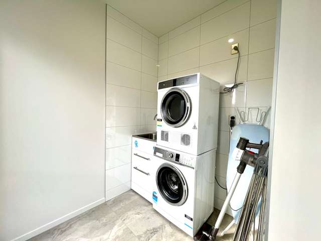 11/12 Stewart Street Raglan_4