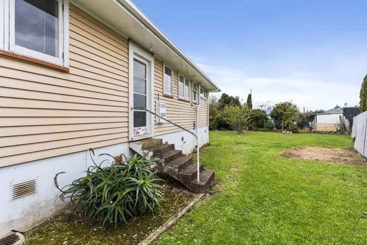 33 Mountain Road Mangere Bridge_16