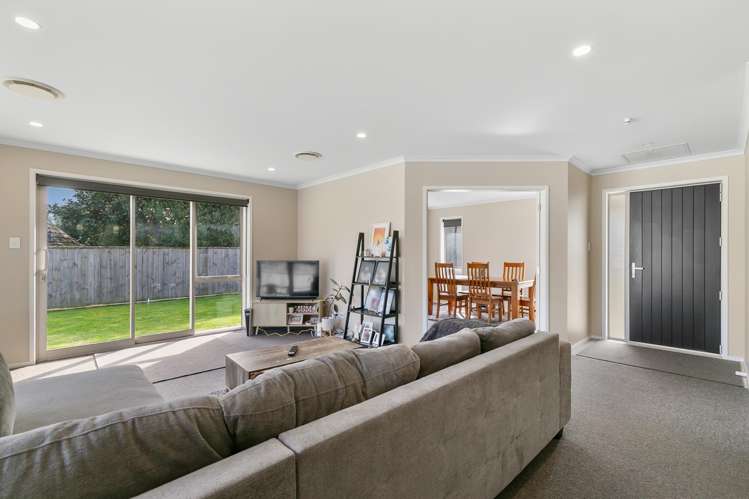 15 Barry Curtis Place_3