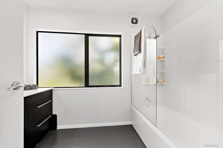 6a Tallington Crescent Torbay_13