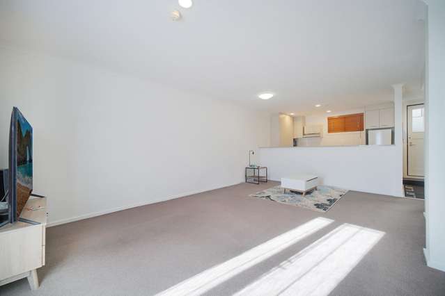 7D/8 Farnham Street 1761_4