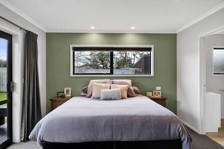 6 Montague Grove Stratford_16