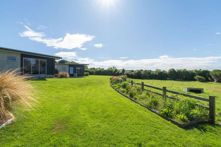 23-25 Black Road Otatara_46