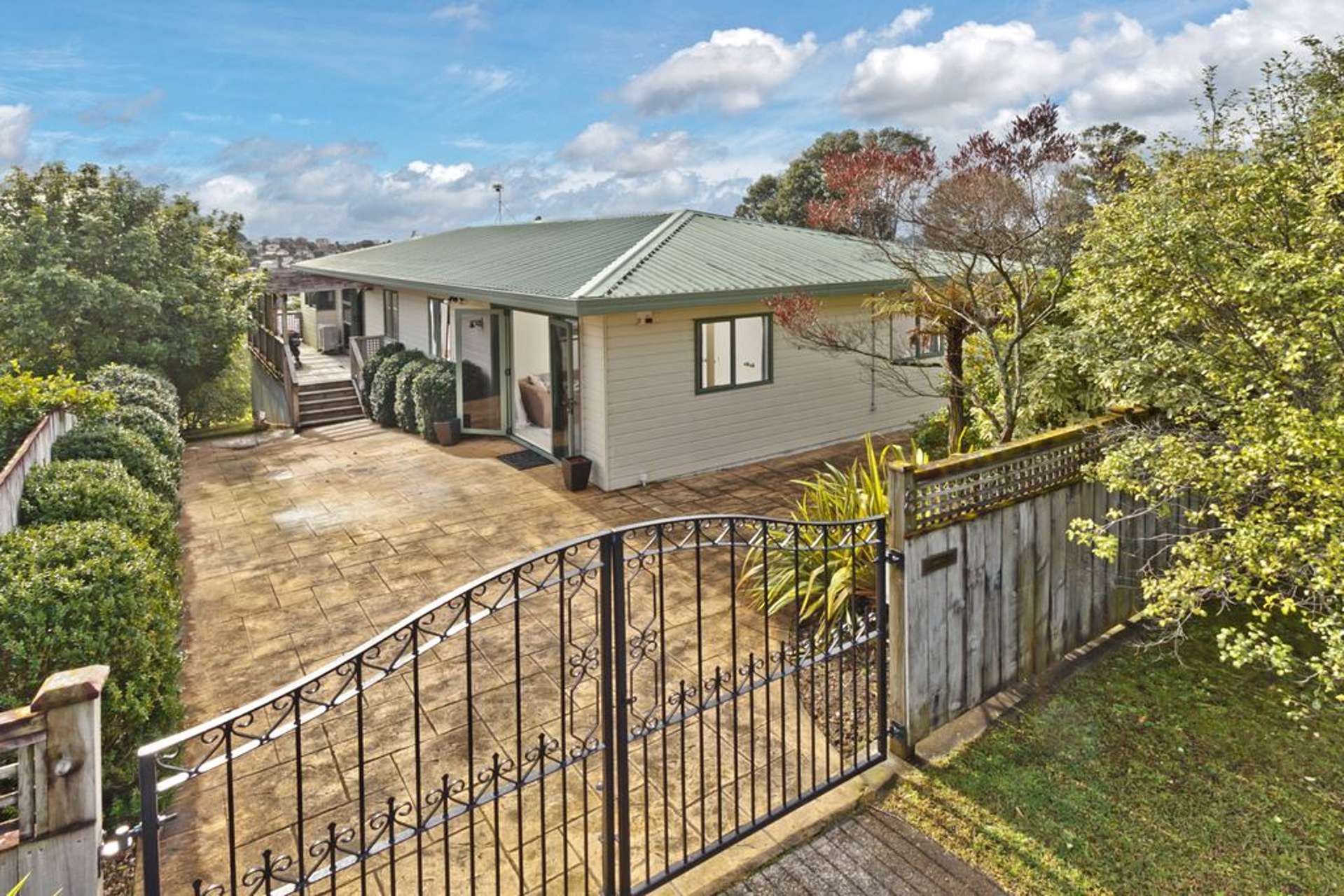 8 Target Road Totara Vale_0