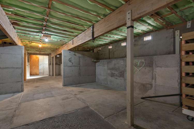 5 Kinloch Place Papakowhai_23