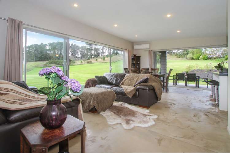 1513a East Coast Road Redvale_13