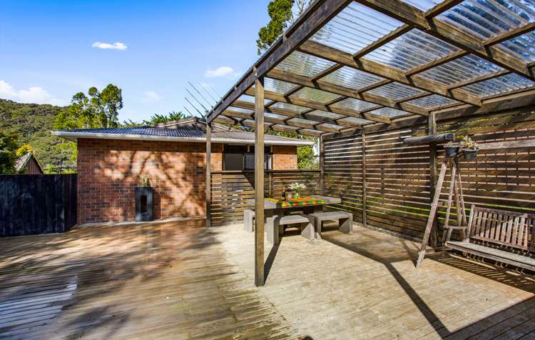 219 Laingholm Drive Laingholm_16