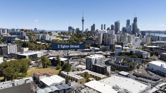 Large, convenient Parnell living