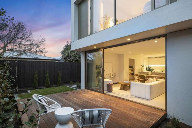 4/22 Clissold Street Merivale_13