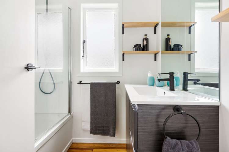 1/5 Abbotleigh Avenue Te Atatu Peninsula_11