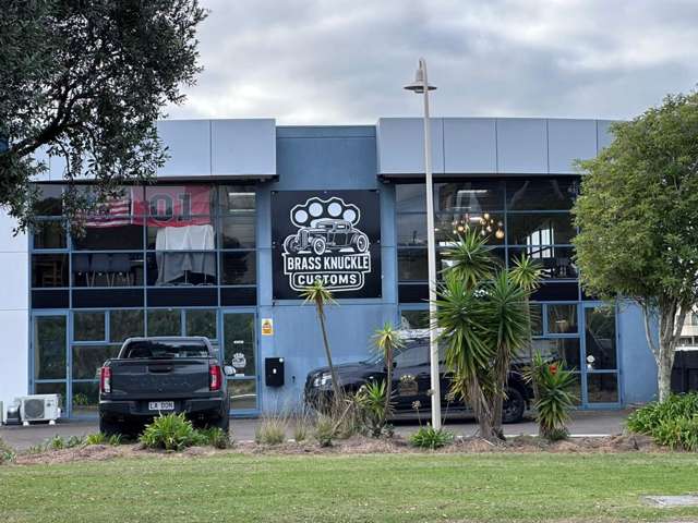 Prime Corner Industrial Warehouse with Showroom