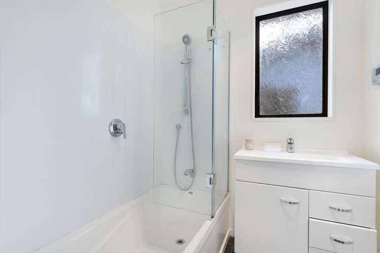 7 Westra View Tawa_9