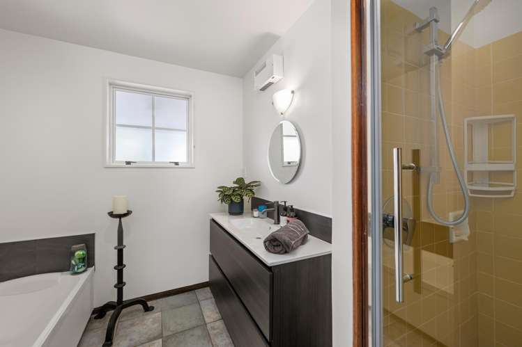8 and 8a Angle Street Picton_13