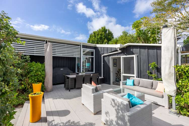 11 Piccadilly Circus Snells Beach_27