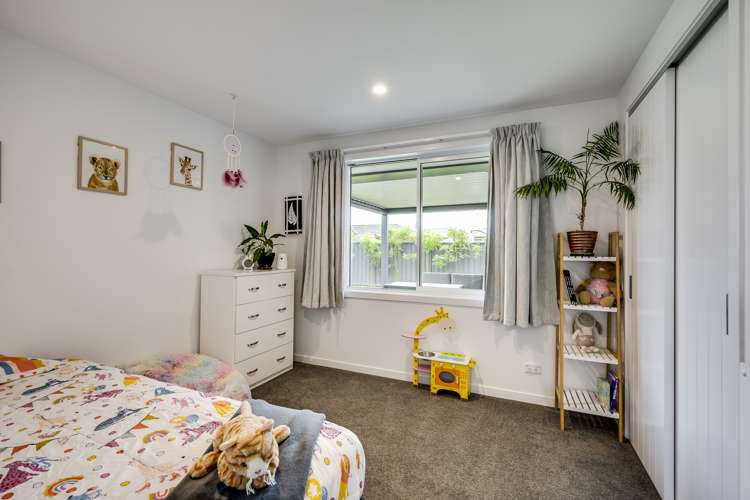 6 Meech Way Frimley_13