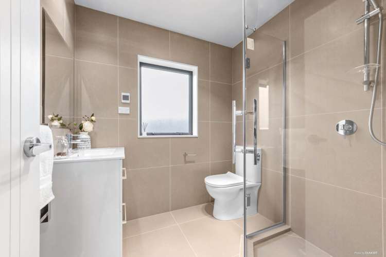 7 Han Court Glen Eden_13