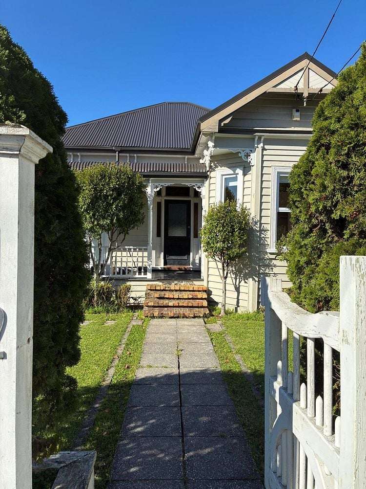 121 Bassett Road_0