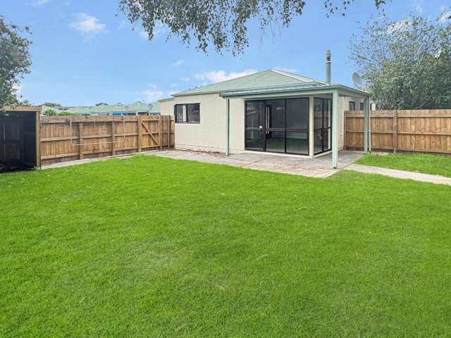 Swansea - Flaxmere 3 brm