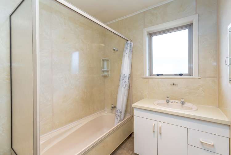 13 Armstrong Avenue Carterton_11