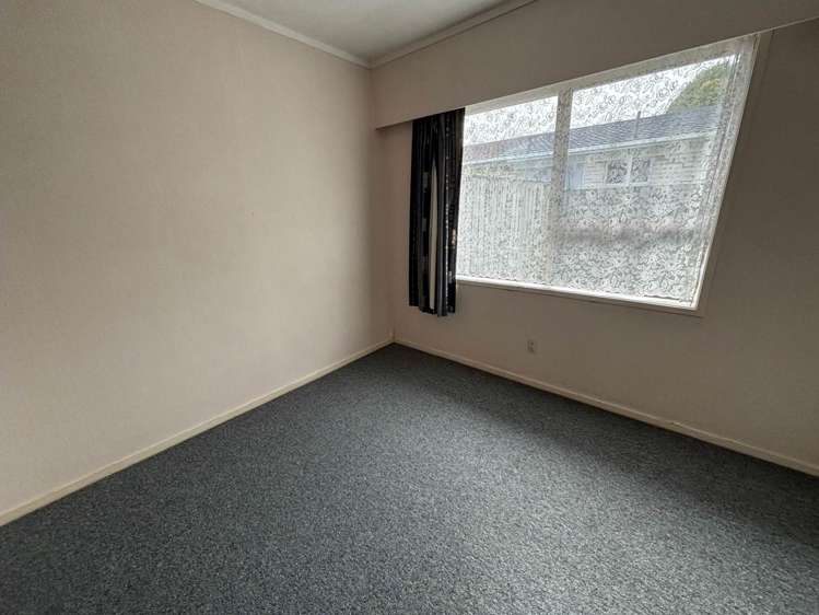 5B Hedge Row Sunnyhills_15