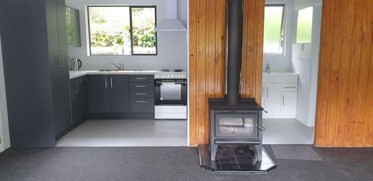 2/3 Angle Street 10728_2