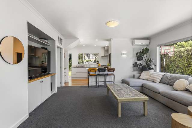 318 Queens Drive Lyall Bay_2