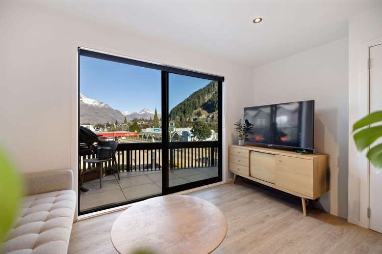 31a/135 Hallenstein Street Queenstown_7