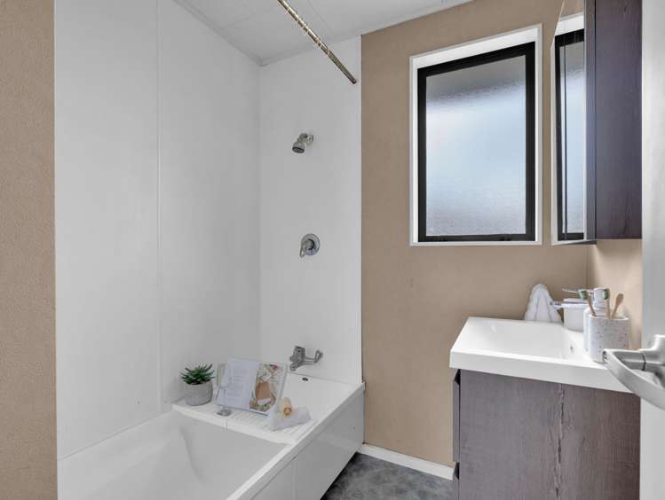 128 Brookfield Street Hamilton East_16