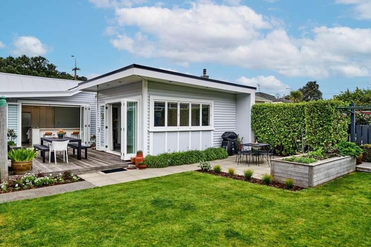 292 The Parade Island Bay_16