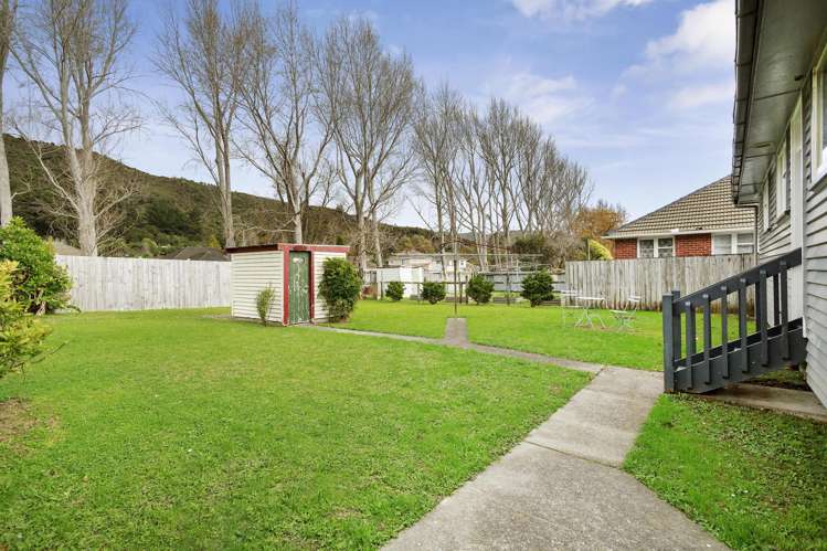 76 Strand Crescent Naenae_16