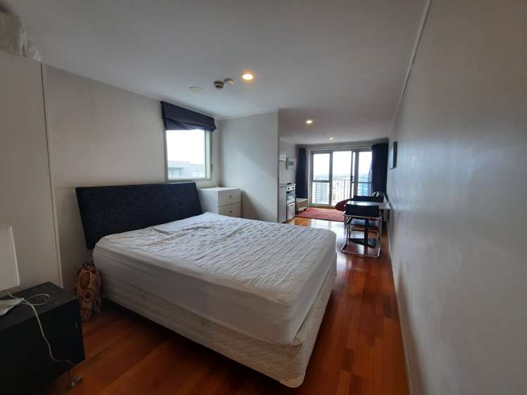 8 Bankside Street 10015_3