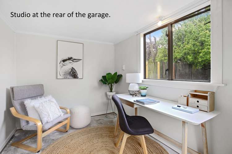 15 Avro Crescent Hornby_10