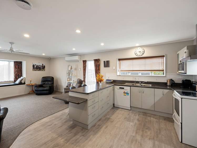 46 Lansdowne Crescent Glenview_3