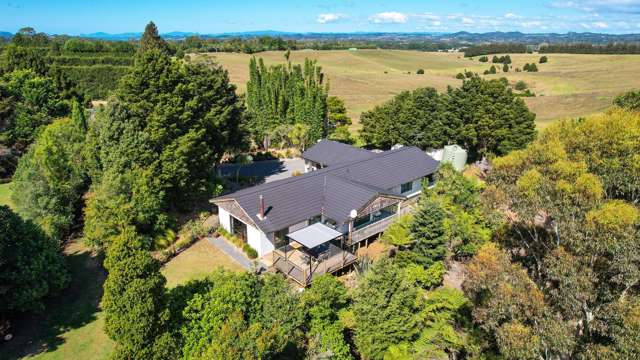 Stunning Views, Minutes to Town, Vendor Says Sell!