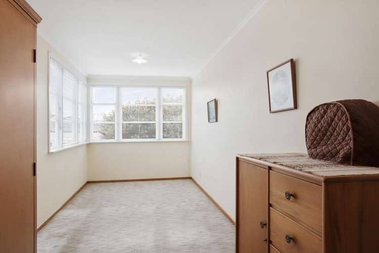 33 Seabrook Avenue New Lynn_12