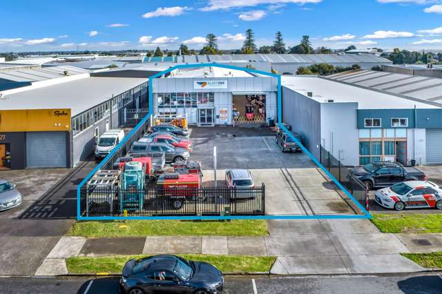 Refurbished industrial in Rosebank Peninsula