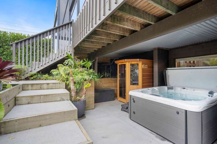 8 Riviera Place Hauraki_24