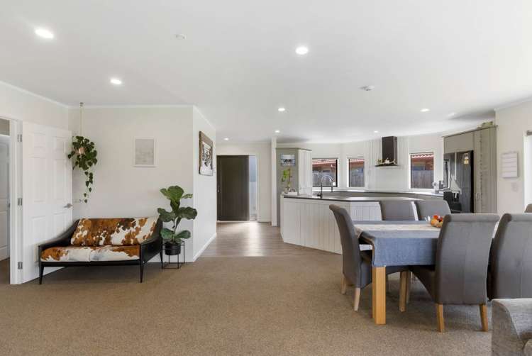 1162 East Coast Road Whakatiwai_5