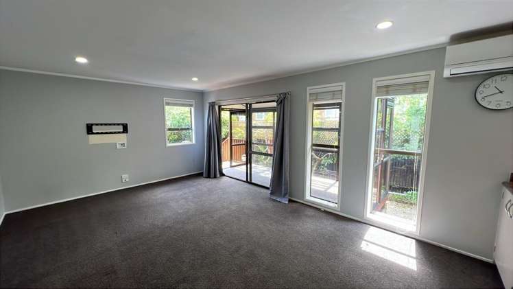 2/51 Shakespeare Road Milford_3