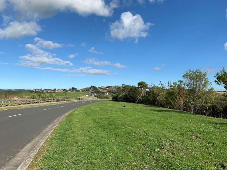 740 Redoubt Road Flat Bush_8