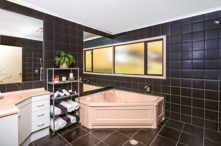 201 Whangamata Road Kinloch_14