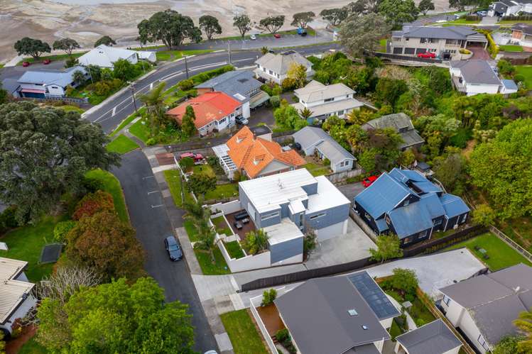 33 Luplau Crescent Cockle Bay_16