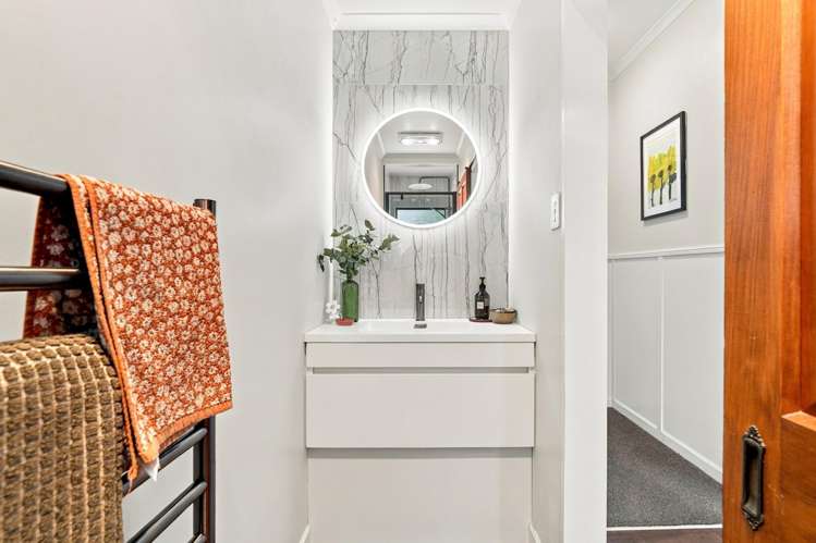 2/15A Caversham Road Westmere_18