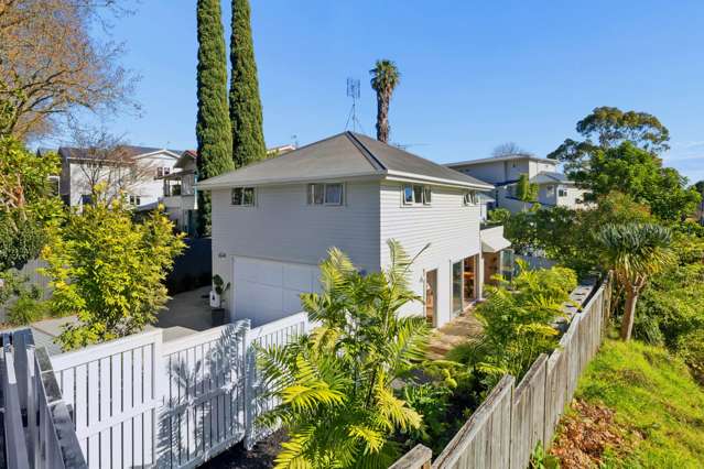 AFFORDABLE & FREEHOLD WEST LYNN VILLAGE