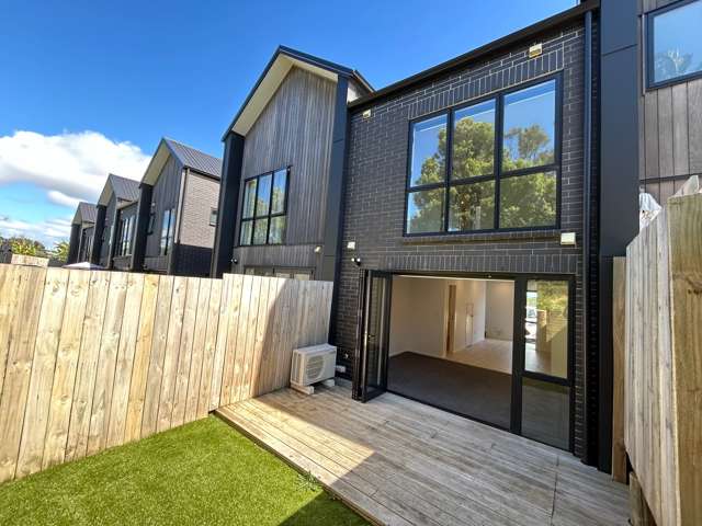 Beautiful 2 Bed Townhouse!