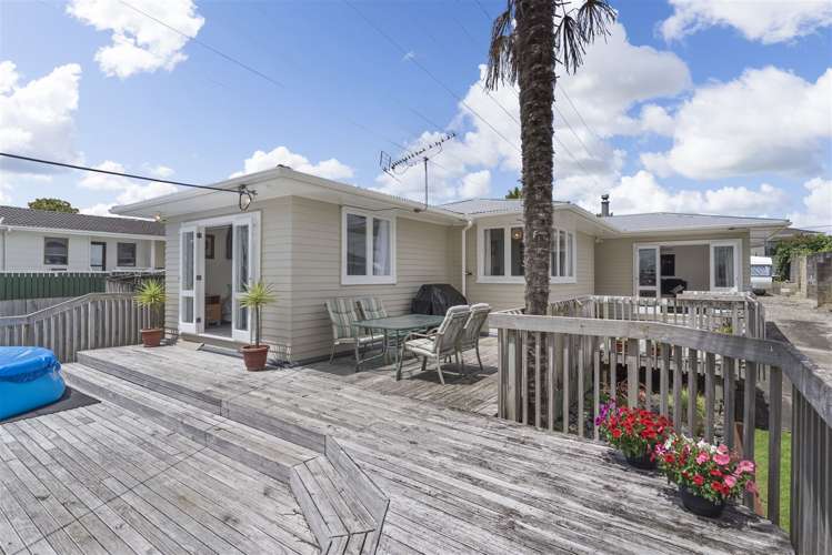 11 Paton Avenue Te Atatu South_17