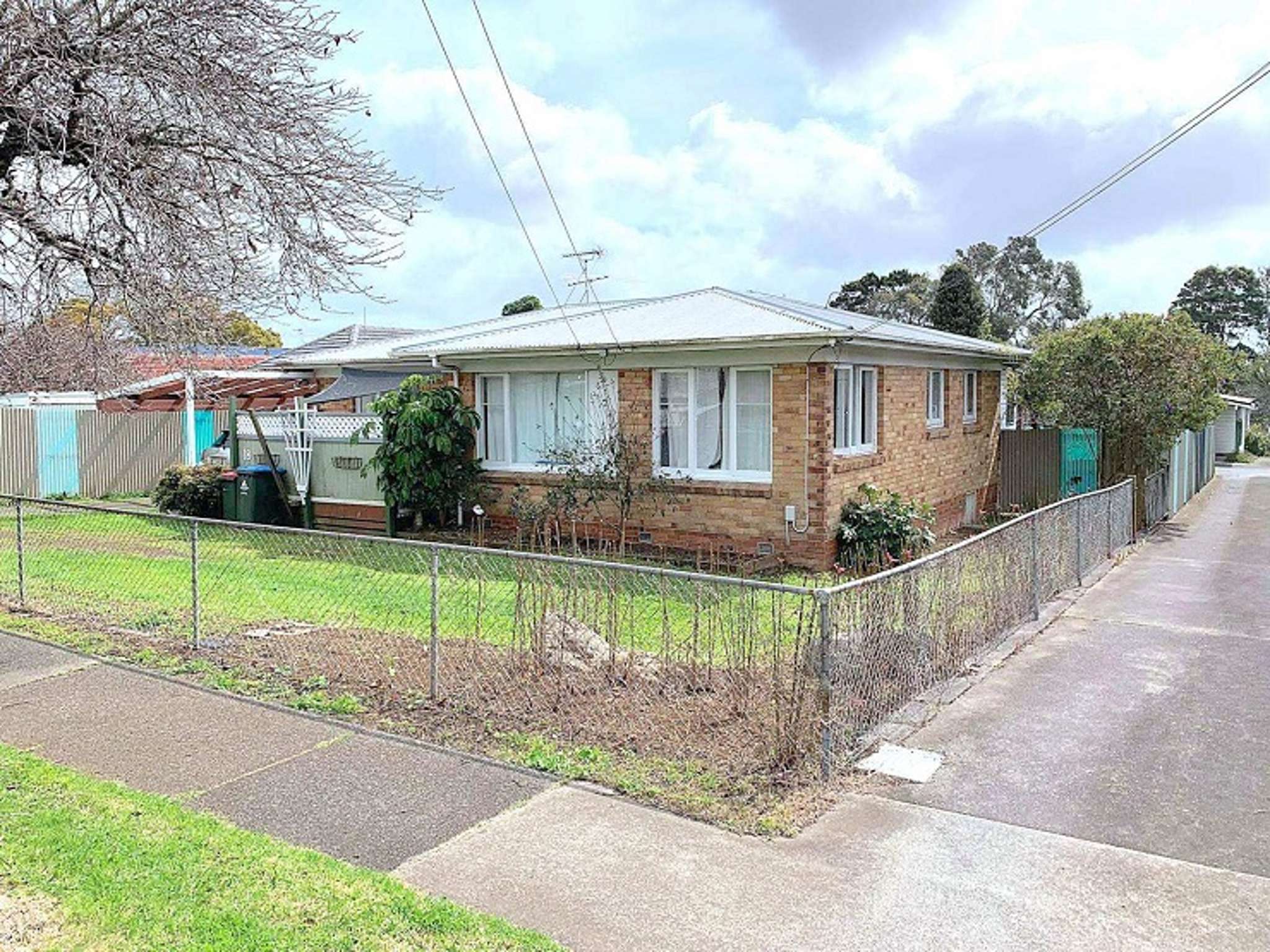 Land grab as Mount Wellington neighbours sell up for $3.883m